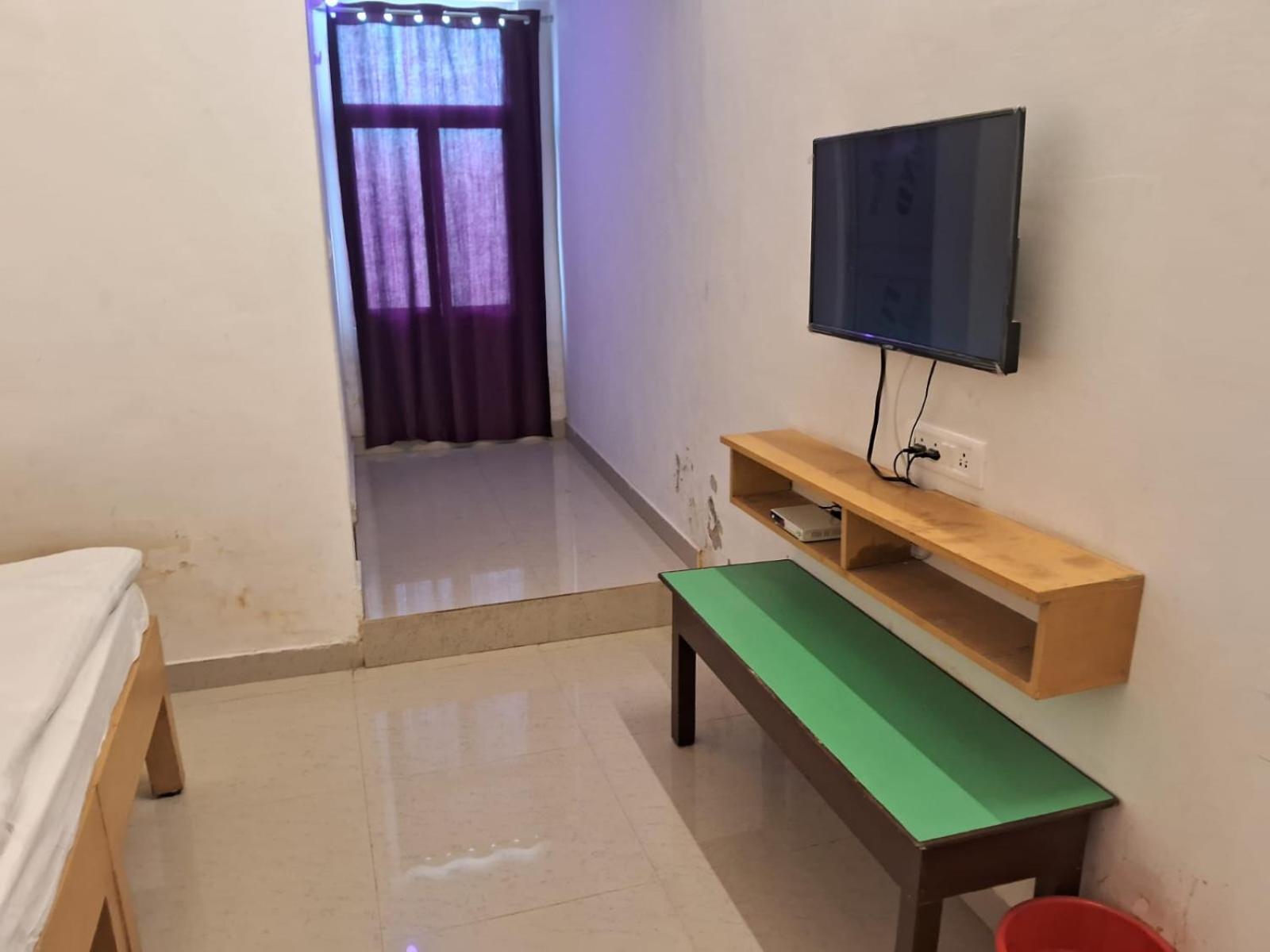 Rk Lawns Hotel Gonda Екстериор снимка